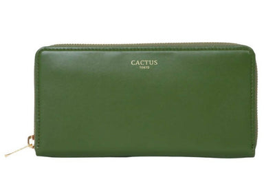 正面に「CACTUS TOKYO」の文字をゴールドで型押しした、ハラカドのグリーンの長財布。ファスナーの引き手もゴールドです。サスティナブルな素材を使用したシンプルで洗練されたデザインのお財布はプレゼントにも最適です。