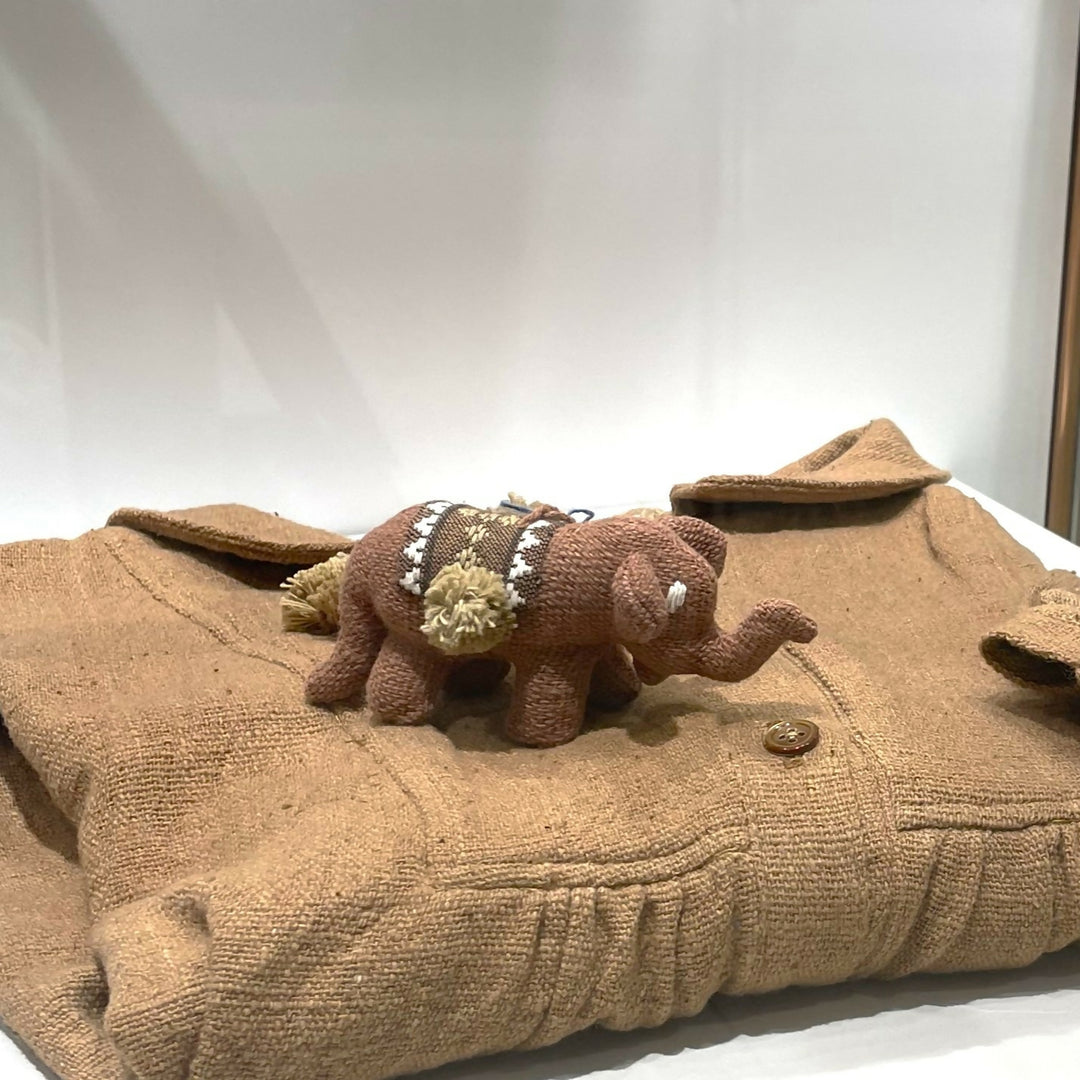 ミニチュア　小さな象のぬいぐるみ Amazon.co.jp: オーロラ ワールド ぬいぐるみ 仔ゾウのエルフ M : おもちゃ