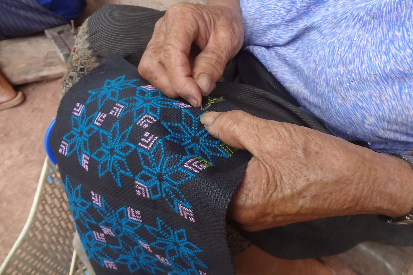 シビライ村の手刺繍コースター