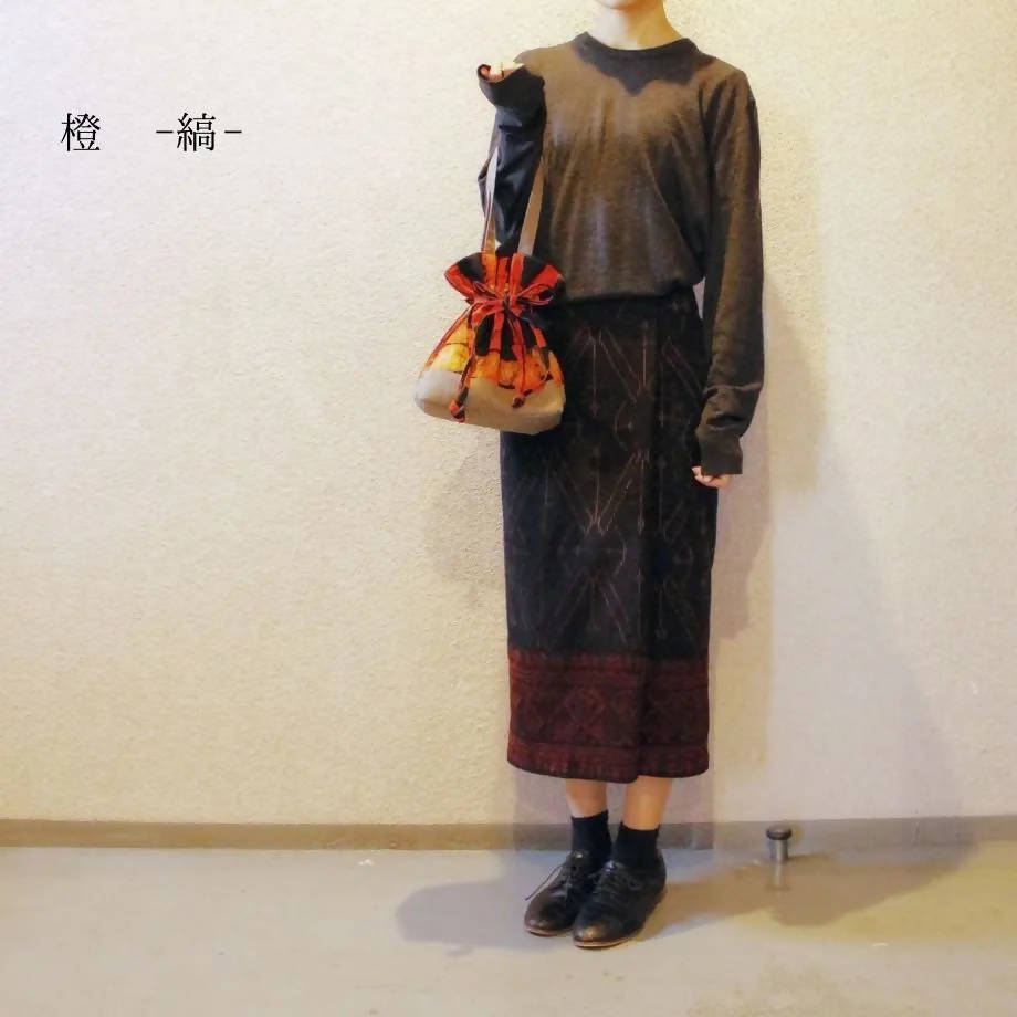 巾着バッグ（橙-縞-（Daidai-Stripes-）） 暮らし　セレクトショップ　エシカル  オンライン ショップ 　買い物 　な商品　セプルモ　SEPLUMO　ファッション　ハンドメイド　ナチュラル　SDGS　サスティナブル   暮らし