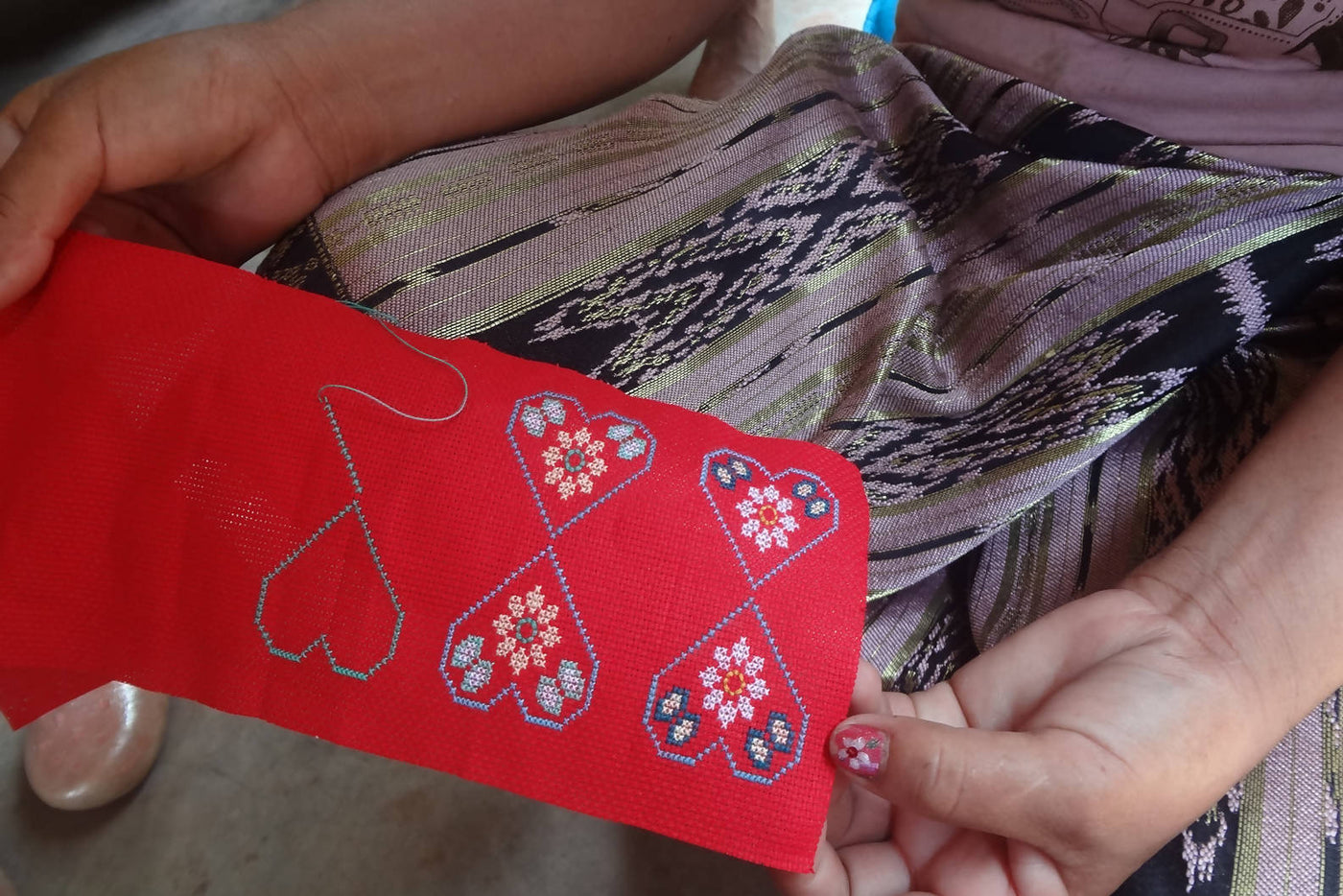 シビライ村の手刺繍コースター