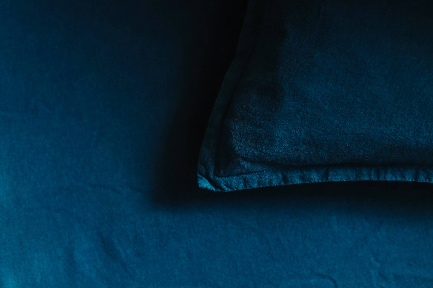 ダブルサイズ ネパール草木染め　天然素材のベッドシート　Blue色